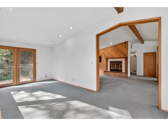 16091 S CLACKAMAS RIVER Dr, Oregon City, OR 97045