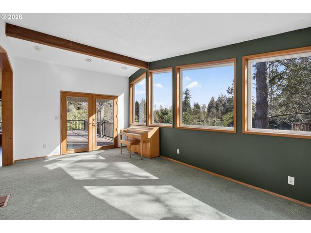 16091 S CLACKAMAS RIVER Dr, Oregon City, OR 97045