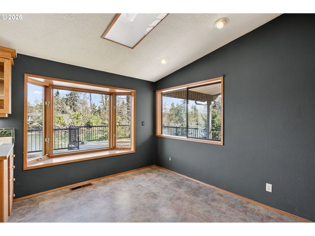 16091 S CLACKAMAS RIVER Dr, Oregon City, OR 97045