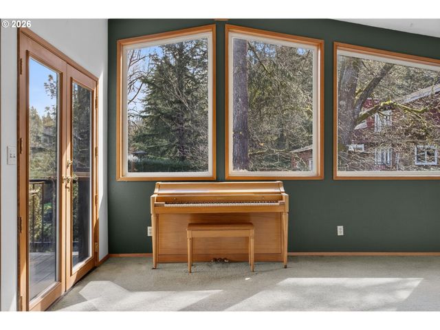 16091 S CLACKAMAS RIVER Dr, Oregon City, OR 97045