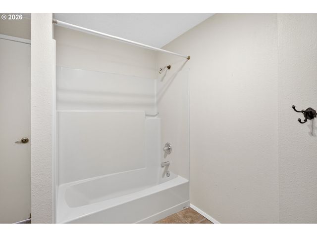 16091 S CLACKAMAS RIVER Dr, Oregon City, OR 97045