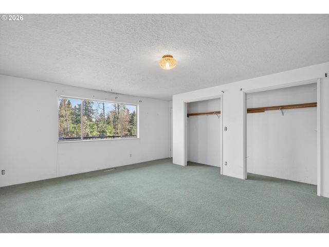 16091 S CLACKAMAS RIVER Dr, Oregon City, OR 97045