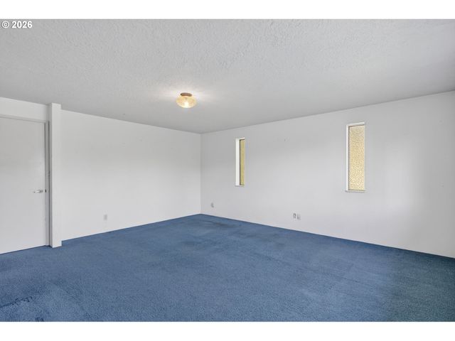 16091 S CLACKAMAS RIVER Dr, Oregon City, OR 97045