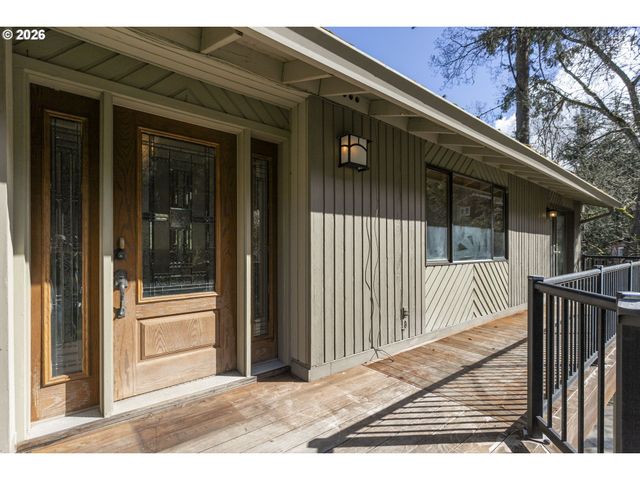 16091 S CLACKAMAS RIVER Dr, Oregon City, OR 97045