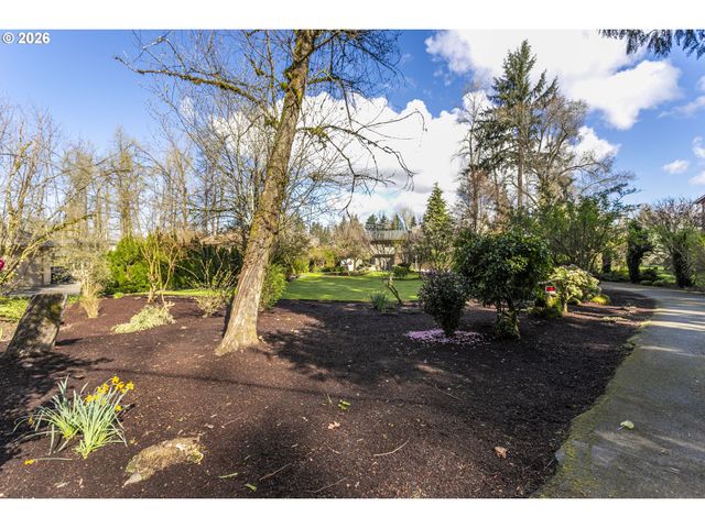 16091 S CLACKAMAS RIVER Dr, Oregon City, OR 97045