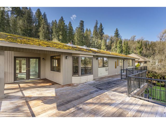 16091 S CLACKAMAS RIVER Dr, Oregon City, OR 97045