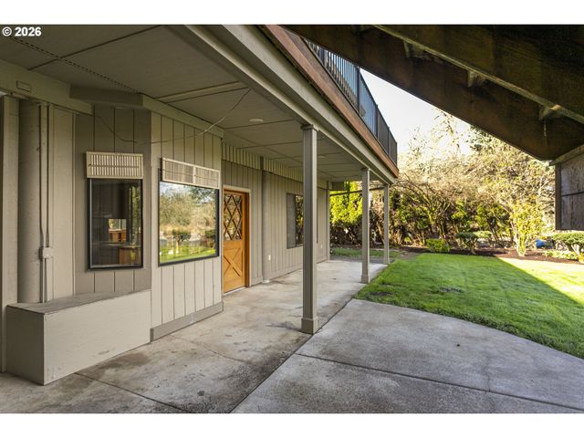 16091 S CLACKAMAS RIVER Dr, Oregon City, OR 97045