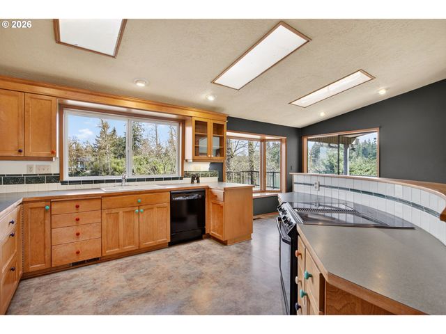 16091 S CLACKAMAS RIVER Dr, Oregon City, OR 97045