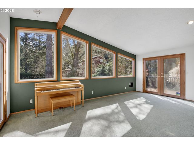 16091 S CLACKAMAS RIVER Dr, Oregon City, OR 97045