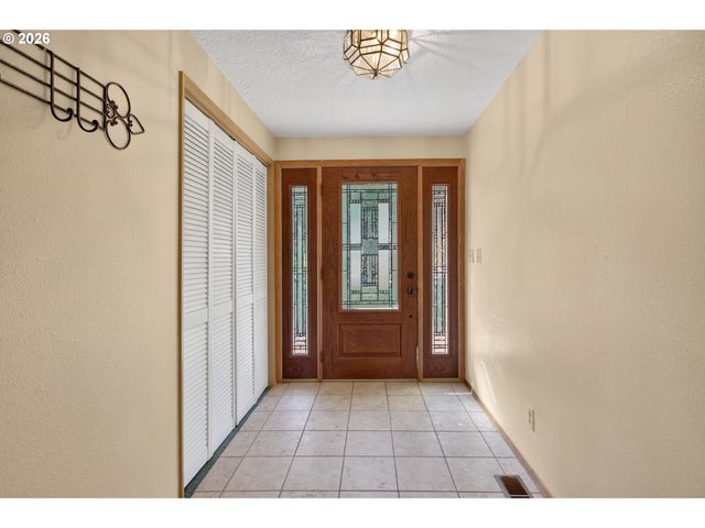 16091 S CLACKAMAS RIVER Dr, Oregon City, OR 97045