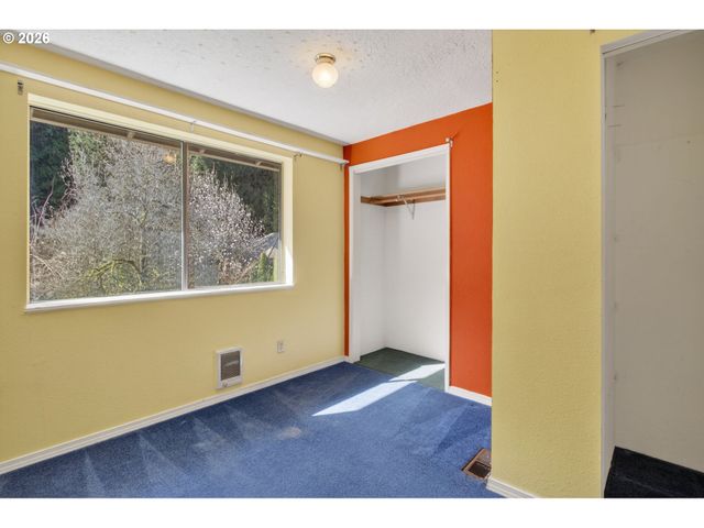 16091 S CLACKAMAS RIVER Dr, Oregon City, OR 97045