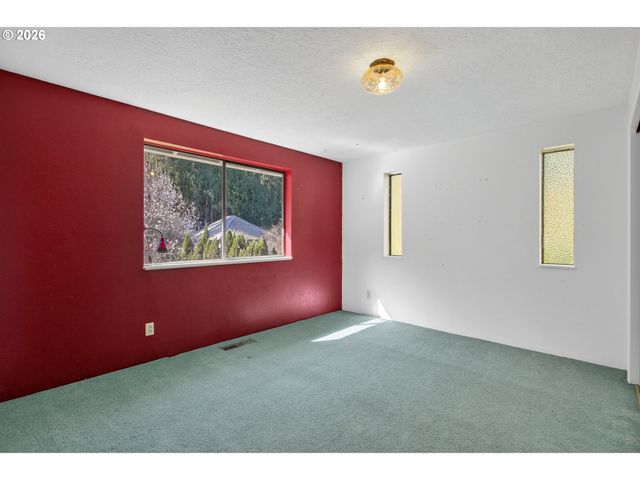 16091 S CLACKAMAS RIVER Dr, Oregon City, OR 97045