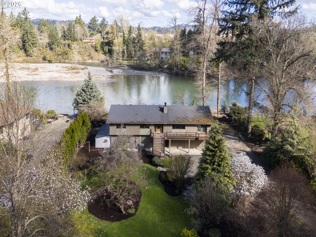 16091 S CLACKAMAS RIVER Dr, Oregon City, OR 97045