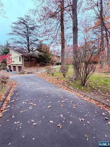 11 Sherwood Court, Alpine, NJ 07620