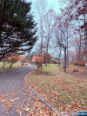 11 Sherwood Court, Alpine, NJ 07620