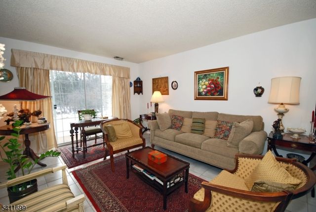 1418 Magnolia Ln Ondo, Branchburg Twp., NJ 08876