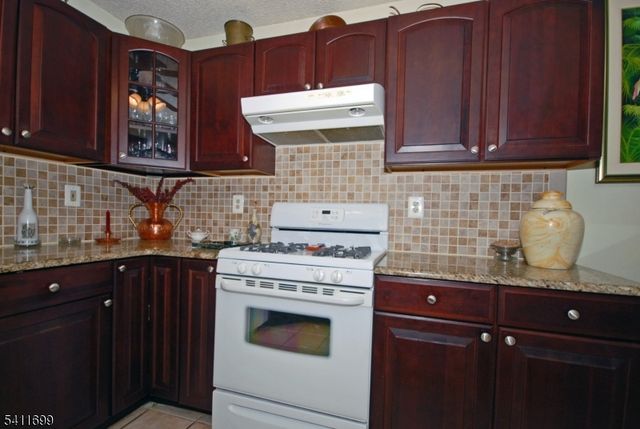 1418 Magnolia Ln Ondo, Branchburg Twp., NJ 08876