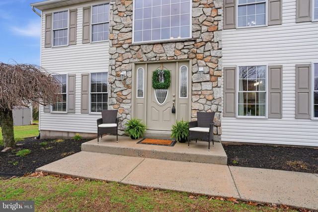 4996 PEPPER LN, Douglassville, PA 19518