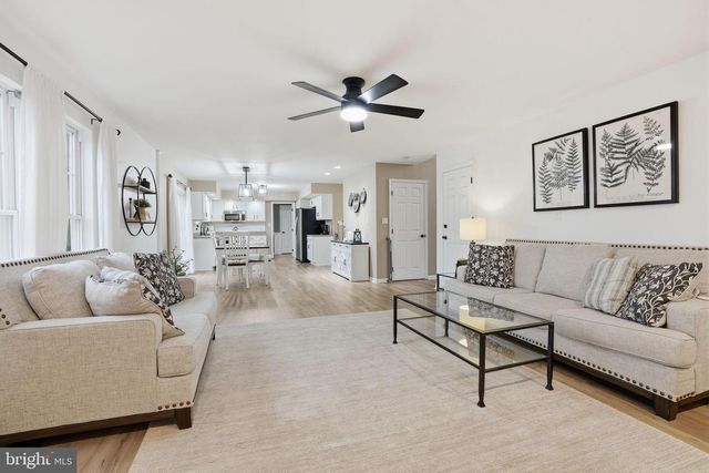 4996 PEPPER LN, Douglassville, PA 19518