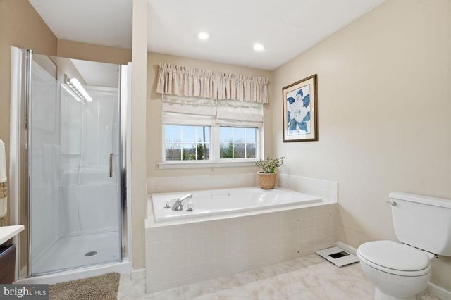 4996 PEPPER LN, Douglassville, PA 19518