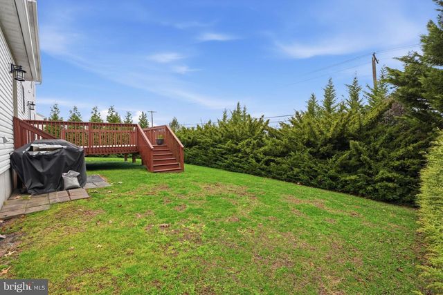 4996 PEPPER LN, Douglassville, PA 19518