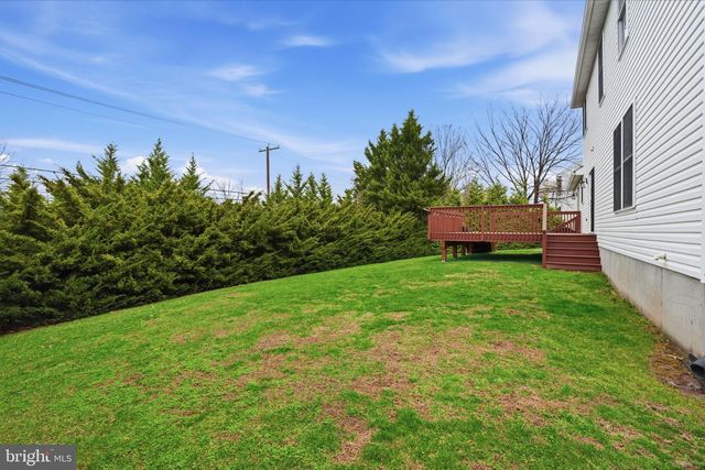 4996 PEPPER LN, Douglassville, PA 19518