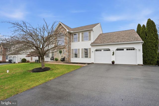 4996 PEPPER LN, Douglassville, PA 19518