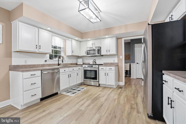 4996 PEPPER LN, Douglassville, PA 19518