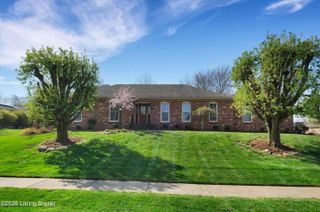 9100 Catania Dr, Jeffersontown, KY 40299