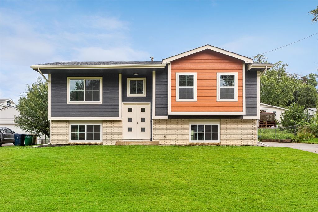 4415 66th Street, Urbandale, IA 50322