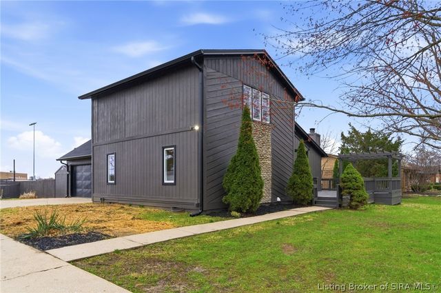 626 Mulberry Street, Sellersburg, IN 47172