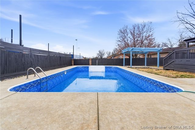 626 Mulberry Street, Sellersburg, IN 47172