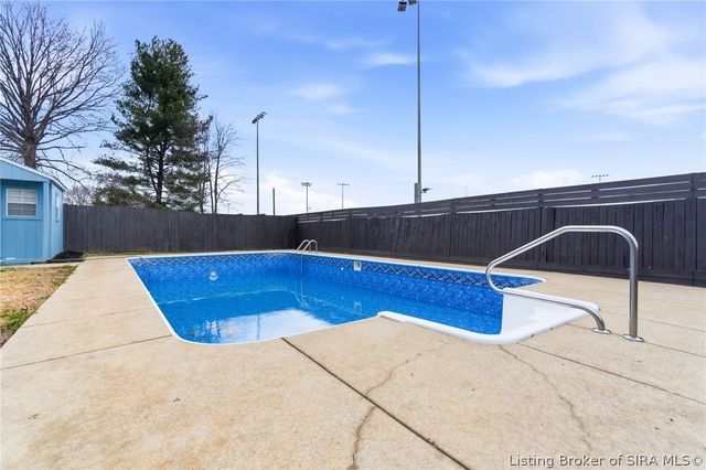 626 Mulberry Street, Sellersburg, IN 47172