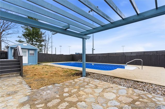 626 Mulberry Street, Sellersburg, IN 47172