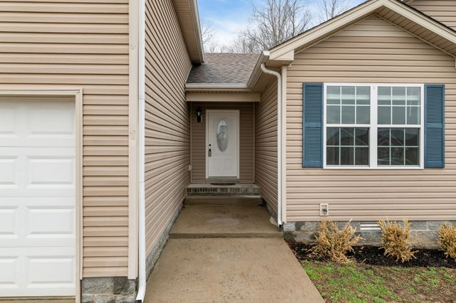 1176 Freedom Dr, Clarksville, TN 37042