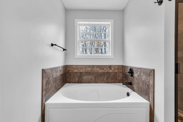 1176 Freedom Dr, Clarksville, TN 37042