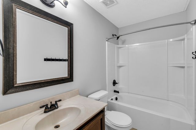 1176 Freedom Dr, Clarksville, TN 37042