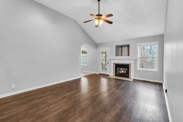 1176 Freedom Dr, Clarksville, TN 37042