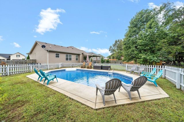 1176 Freedom Dr, Clarksville, TN 37042