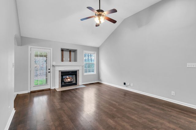 1176 Freedom Dr, Clarksville, TN 37042