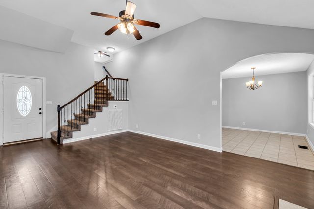 1176 Freedom Dr, Clarksville, TN 37042