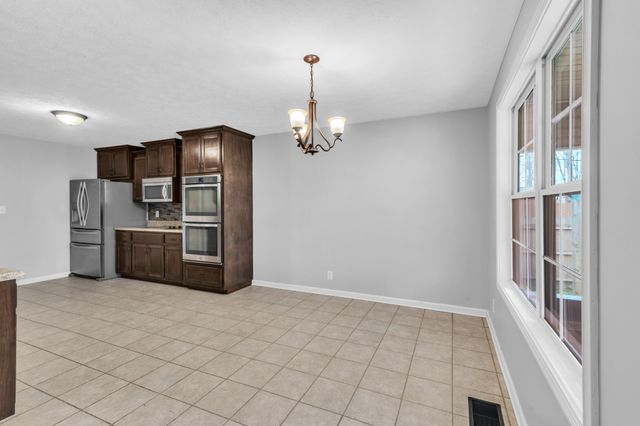 1176 Freedom Dr, Clarksville, TN 37042