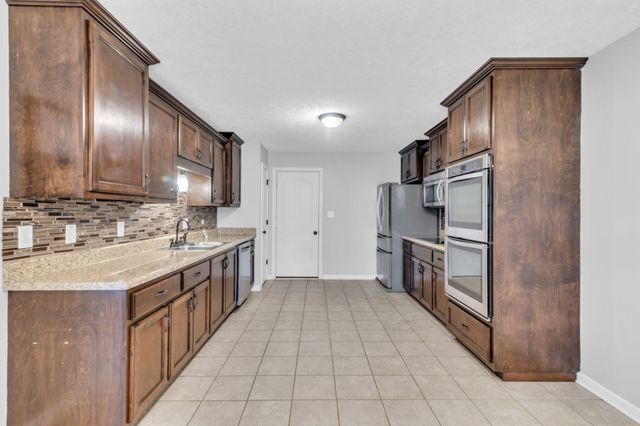 1176 Freedom Dr, Clarksville, TN 37042