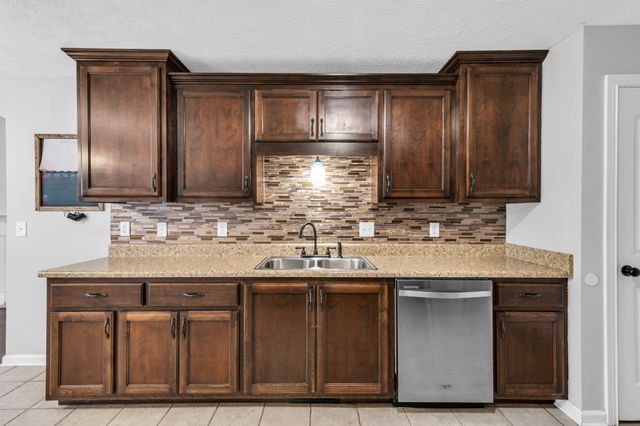 1176 Freedom Dr, Clarksville, TN 37042