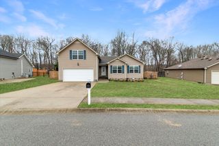 1176 Freedom Dr, Clarksville, TN 37042