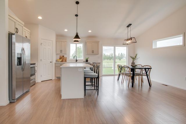 10126 Burgundy Drive, Horace, ND 58047