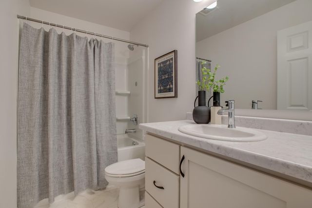 10126 Burgundy Drive, Horace, ND 58047