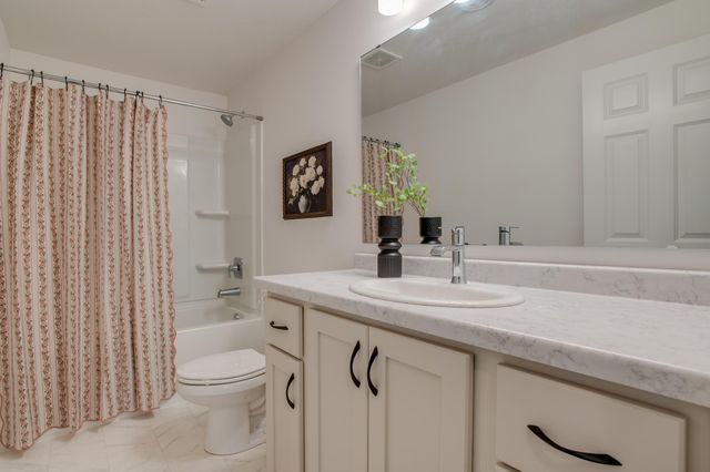 10126 Burgundy Drive, Horace, ND 58047
