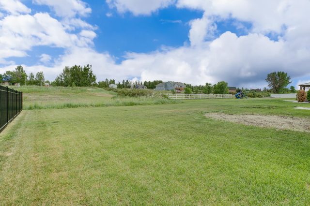 10126 Burgundy Drive, Horace, ND 58047