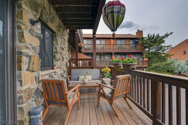 11 Brookside Hts, Wanaque Boro, NJ 07465